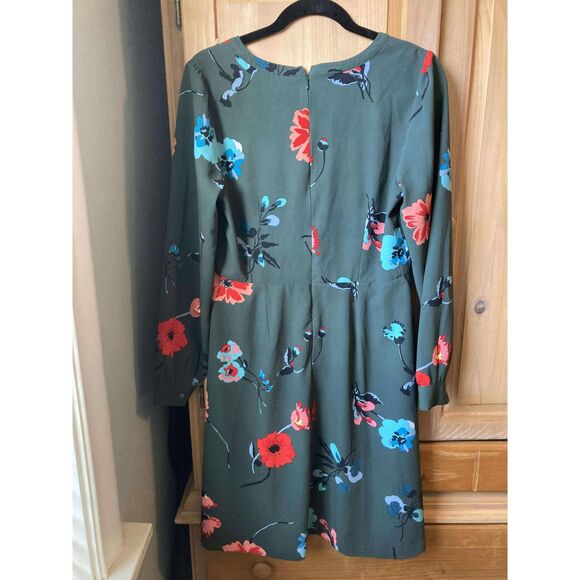 Loft | Floral Breeze Shirt Dress in Green w/ long sleeves | Size 8 - Picture 3 of 4
